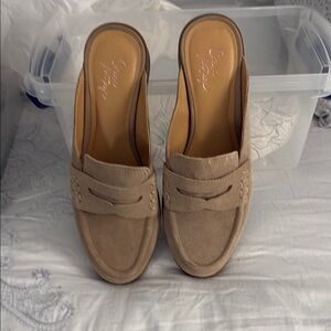 Crown Vintage Tan Flats with Suede Texture and Loafer Design